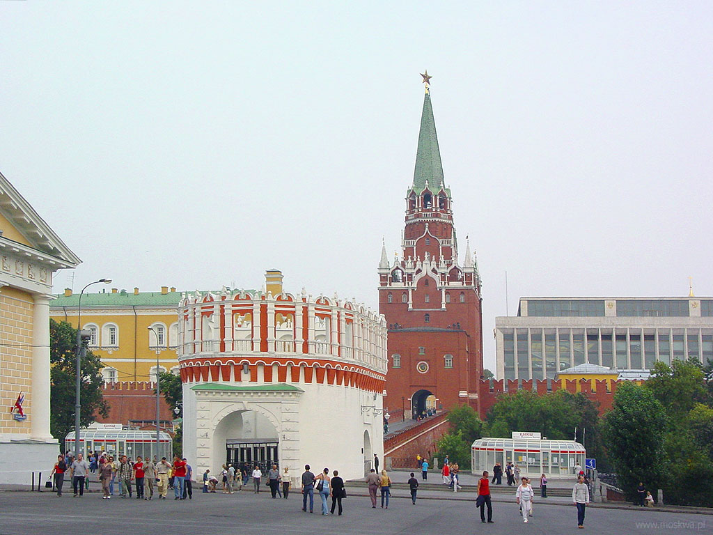 Кутафья башня Московского Кремля. Вид от 